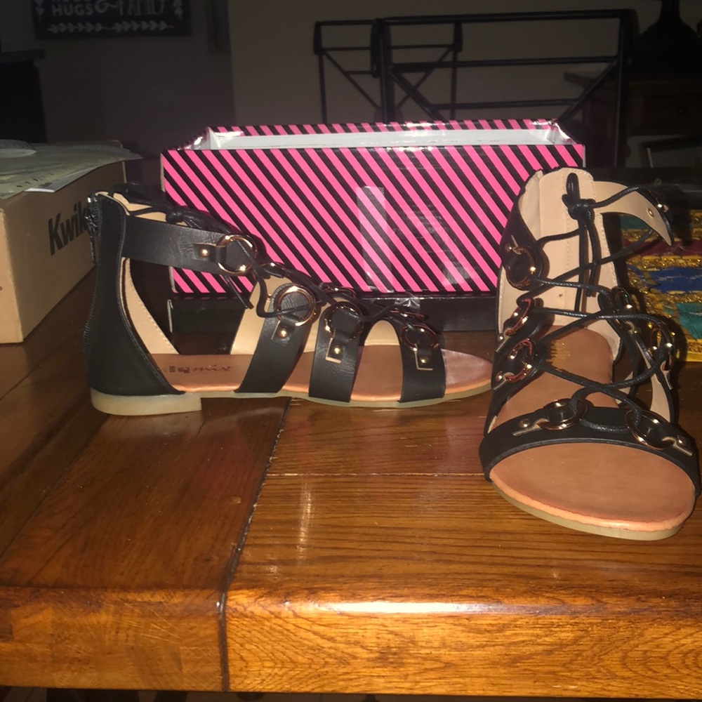 NWT Gladiator Flats